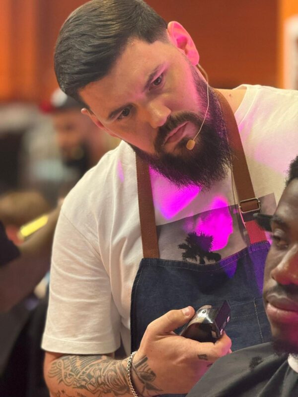 Barber Connect 12